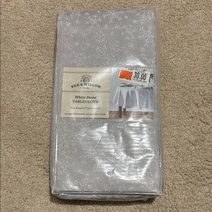 Bee & Willow White Snow Tablecloth